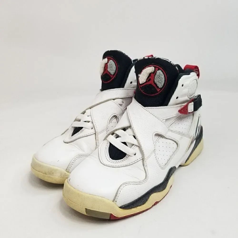 Nike Air Jordan 8 Bugs Bunny Sneakers. Size 7Y or can fit as a Women's Size 8.5